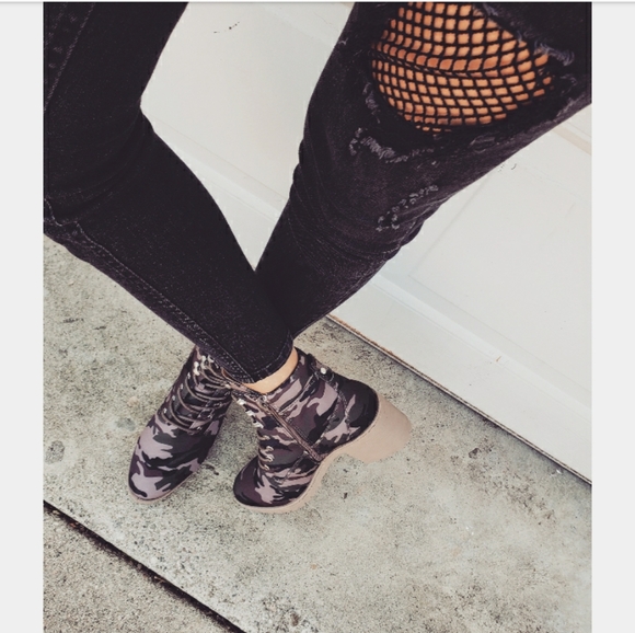 Super Trooper// camo lace up boots - Picture 5 of 5